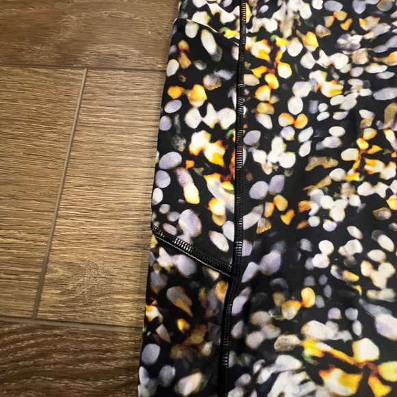 Lululemon Speed Up Tight 28" Full-On Luxtreme Metropolis Glow Size: 6 - Picture 6 of 14